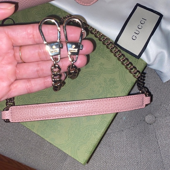 Gucci Large Interlocking Chain Leather Shoulder Bag - Picture 13 of 16